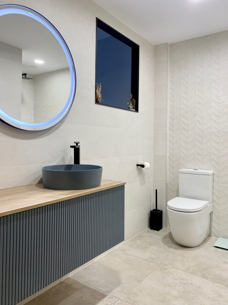 1-azulejos_perales_reforma_baño_principal_azulejo_moderno__online_valencia_marazzi_plaza_white_30x90