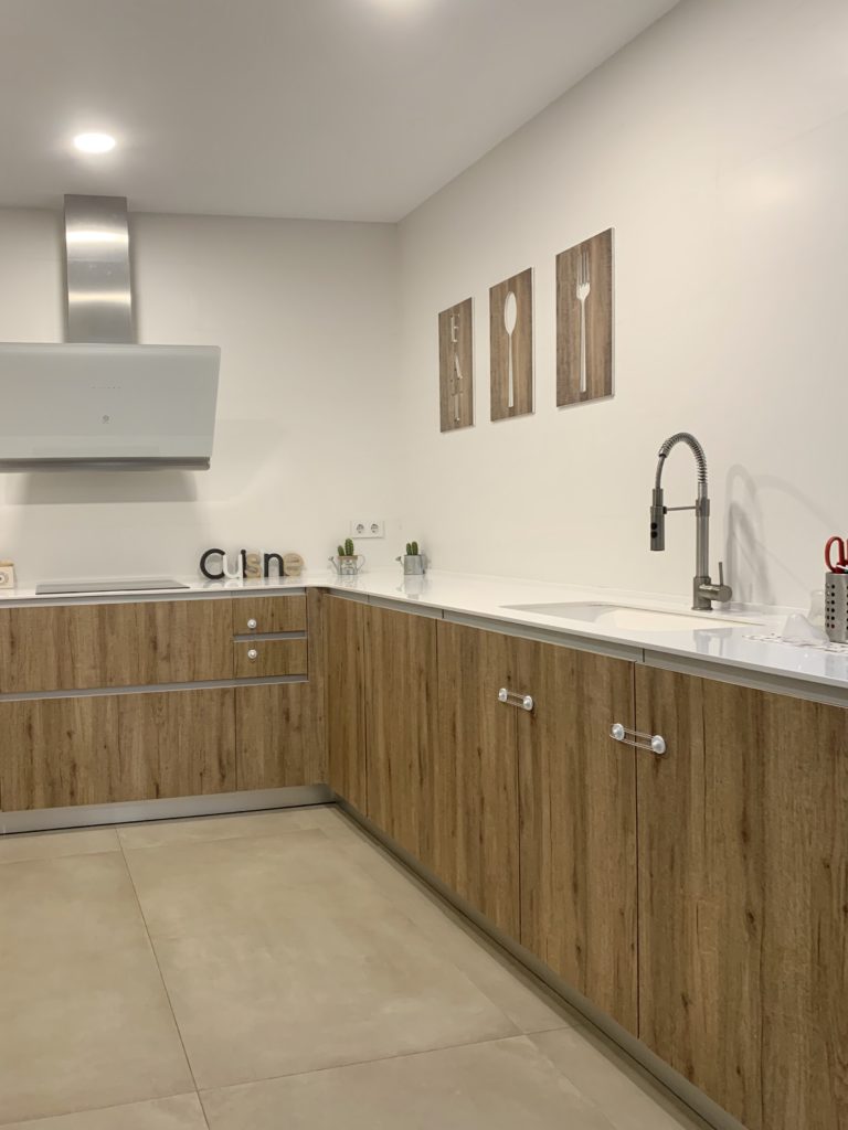 15-azulejos_perales_reforma_vivienda_baño_principal_azulejo_moderno__online_valencia_marazzi_terraza_escalera_peldaños_porcelanico_comprar_precio_powder_sand