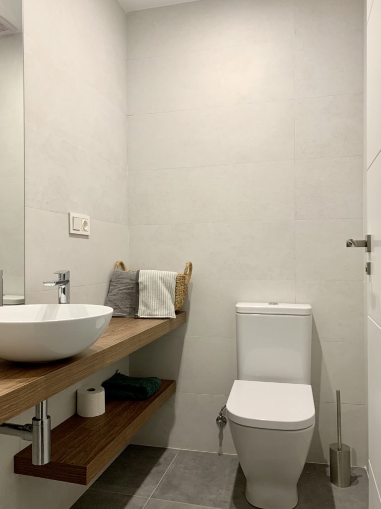 18-azulejos_perales_reforma_vivienda_baño_principal_azulejo_moderno__online_valencia_marazzi_escalera_peldaños_porcelanico_comprar_precio_durstone