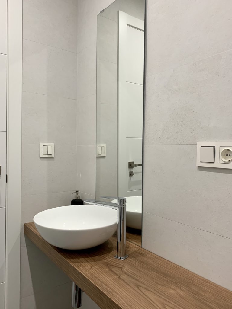 19-azulejos_perales_reforma_vivienda_baño_principal_azulejo_moderno__online_valencia_marazzi_escalera_peldaños_porcelanico_comprar_precio_durstone