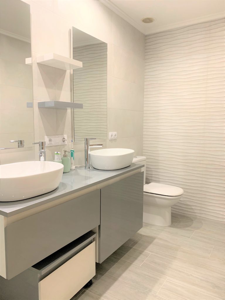 2-azulejos_perales_reforma_vivienda_baño_principal_azulejo_moderno__online_valencia_marazzi_escalera_peldaños_porcelanico_comprar_fiora_precio