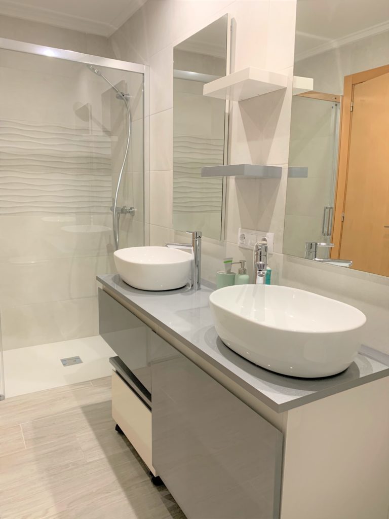 3-azulejos_perales_reforma_vivienda_baño_principal_azulejo_moderno__online_valencia_marazzi_escalera_peldaños_porcelanico_comprar_fiora_precio