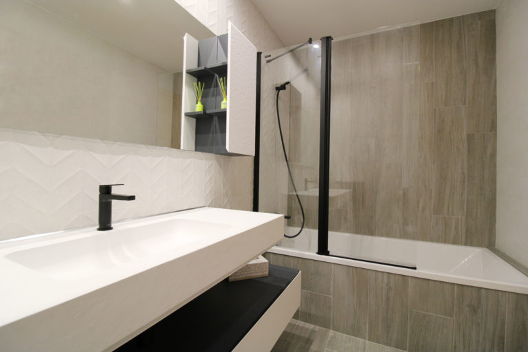 4-azulejos_perales_reforma_vivienda_baño_principal_azulejo_moderno__online_valencia_marazzi_escalera_peldaños_porcelanico_comprar_fiora_precio