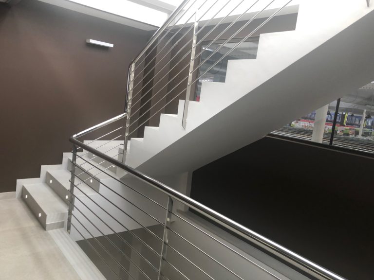 6-azulejos_perales_escalera_peldaños_inglete_doble_marazzi_peldaño_simple_moderno_escalera_memento_old_white