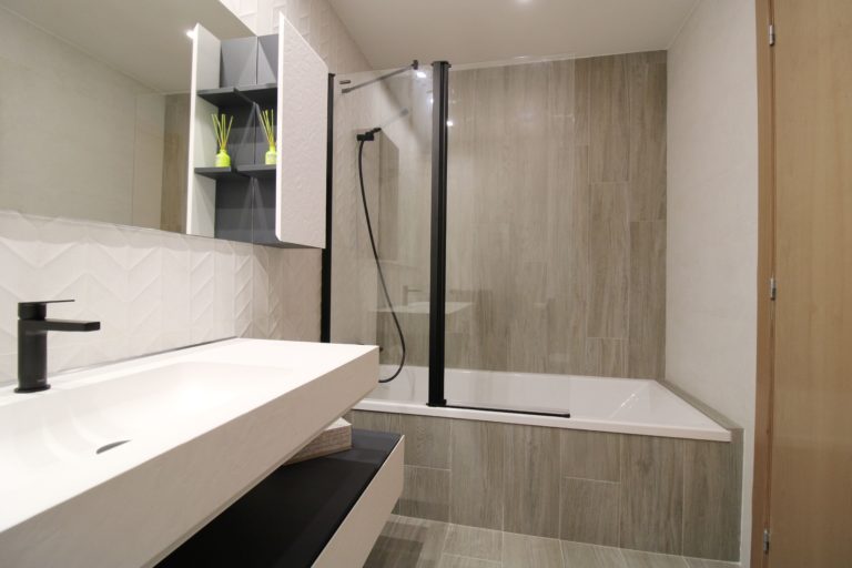 5-azulejos_perales_reforma_vivienda_baño_principal_azulejo_moderno__online_valencia_marazzi_escalera_peldaños_porcelanico_comprar_fiora_precio